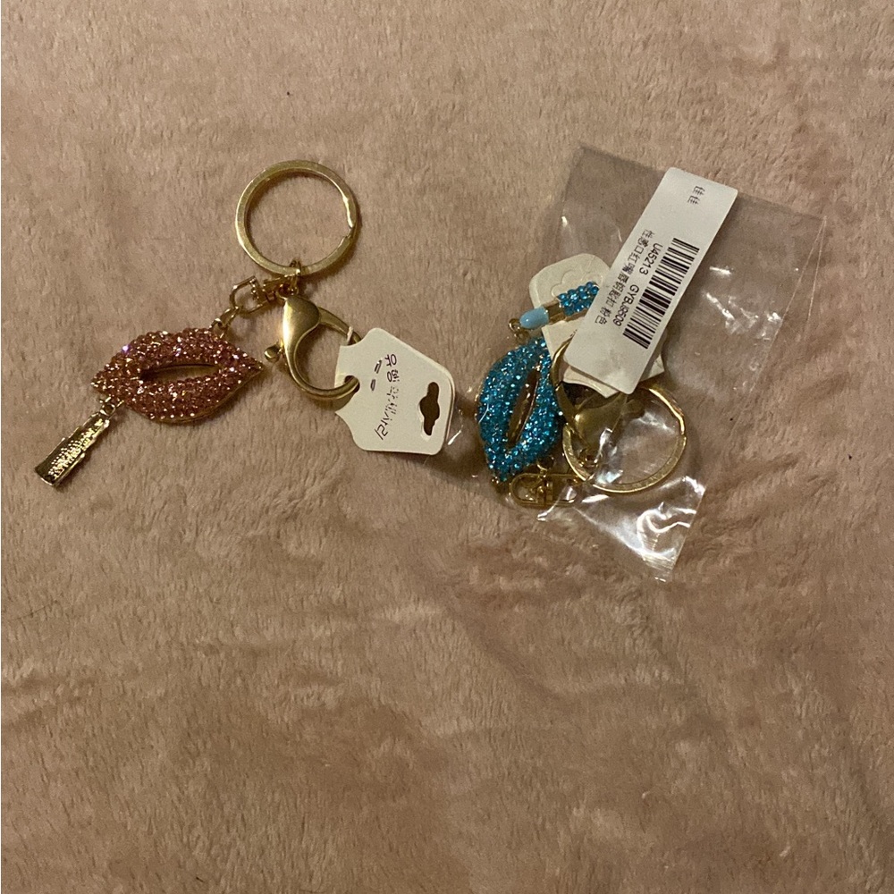 NWT lips keychain